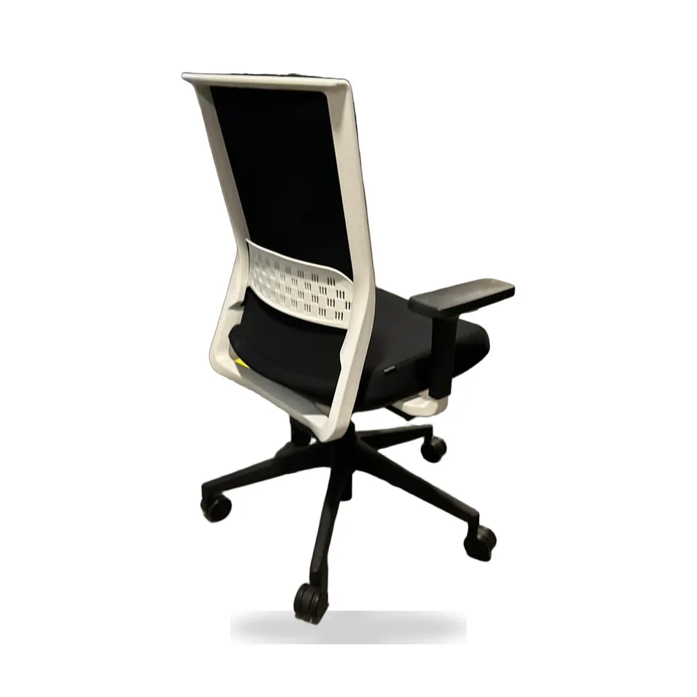Siège de bureau d'occasion — photo réelle 3